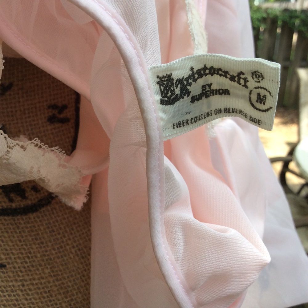 Lovely pink gown with ecru lace - Picture 6 of 6